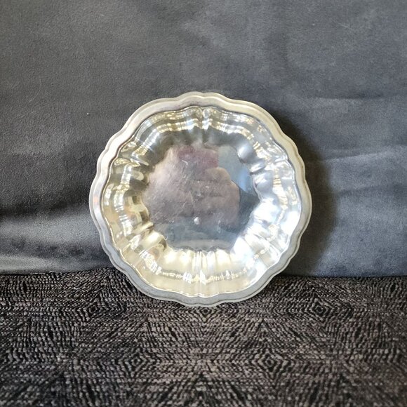 Vintage 6 in diameter Wm A Rogers Candy Nut  Silverplated Dish - Picture 2 of 4